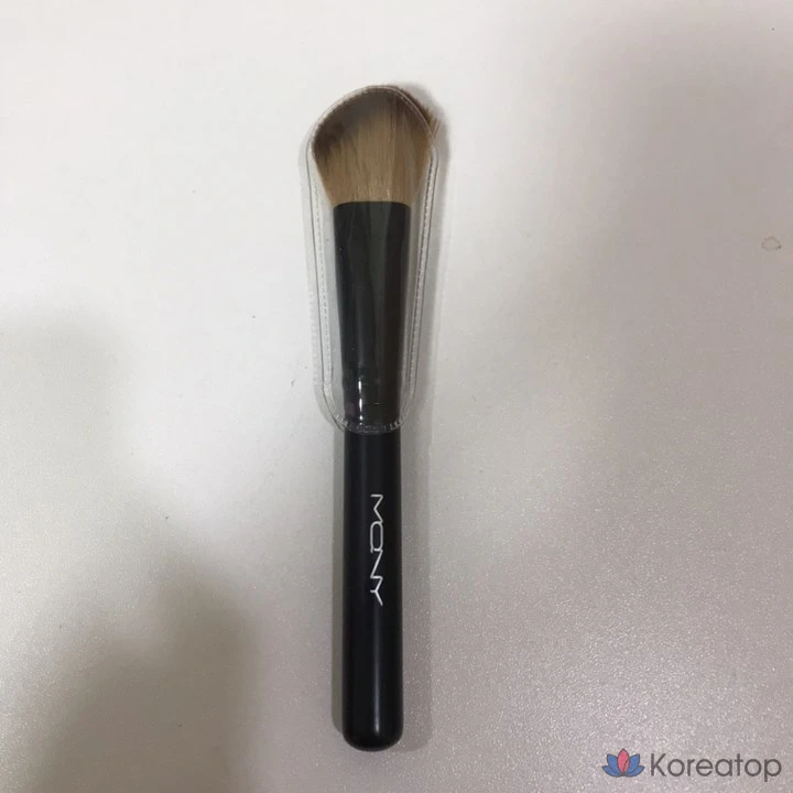 Кисть для румян и растушевки Mqny New York, 1 шт.