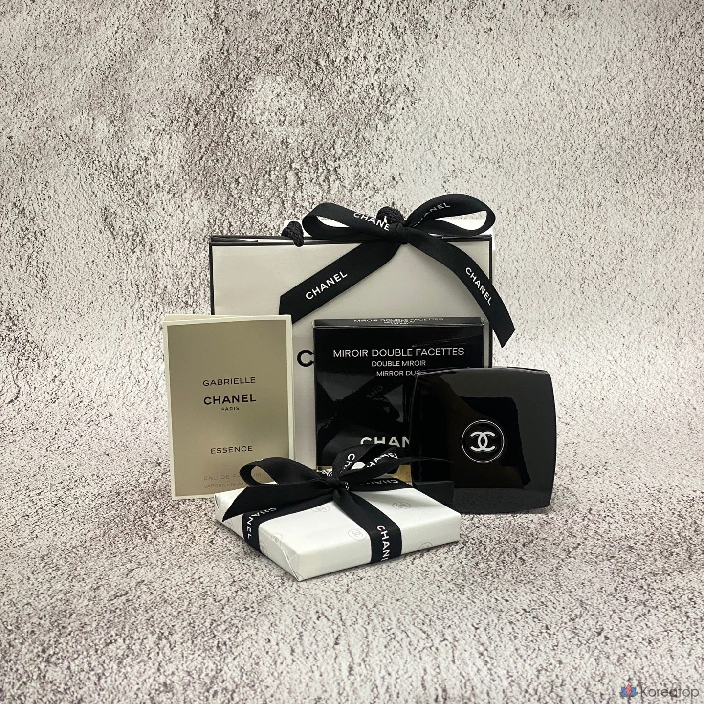 Зеркальце Chanel Mirroir Double Facette, черное, 1 шт.