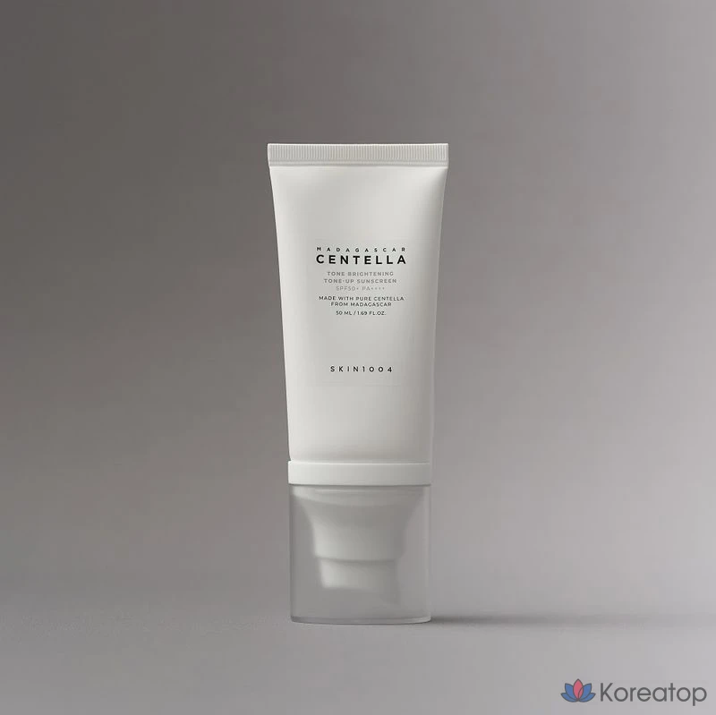 Солнцезащитный крем SKIN1004 Madagascar Centella Tone Brightening Tone Up Sunscreen, 50 мл, 1 шт.