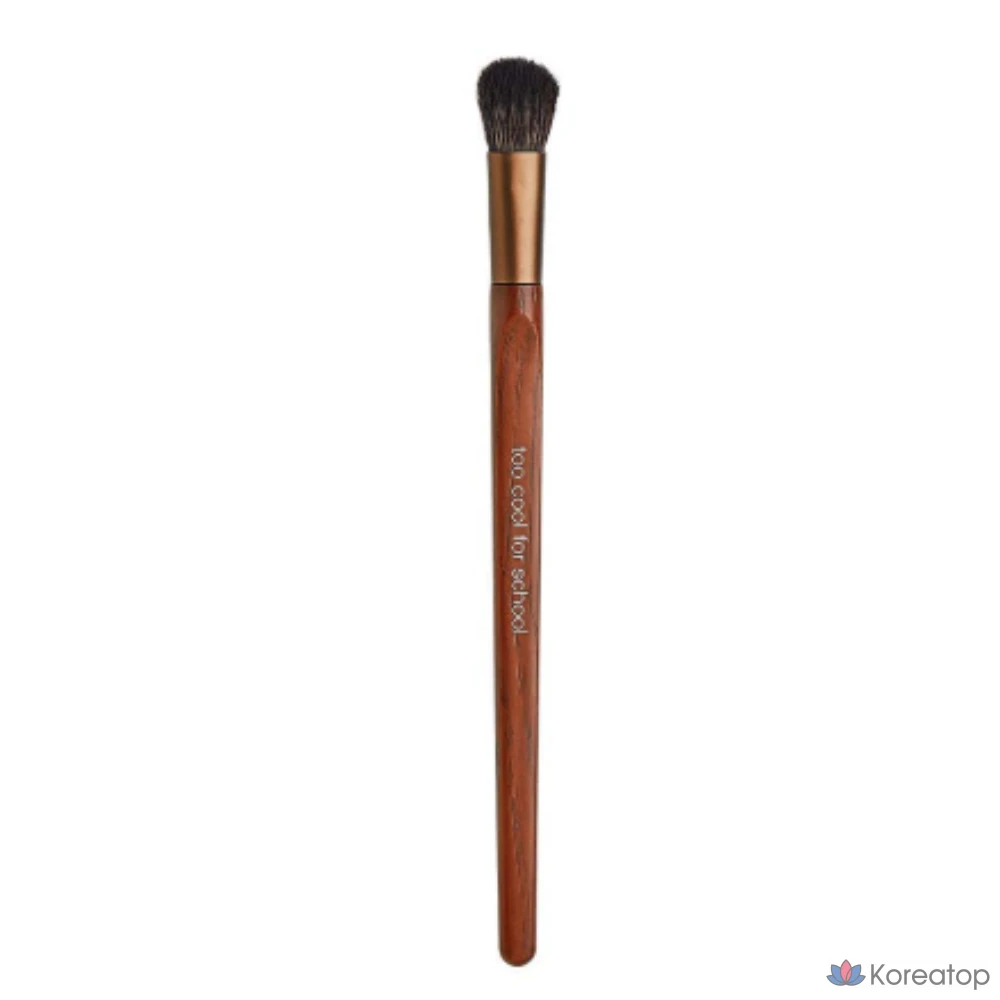 Кисть для теней Too Cool For School Artist Vegan Eyeshadow Brush, 1 шт.