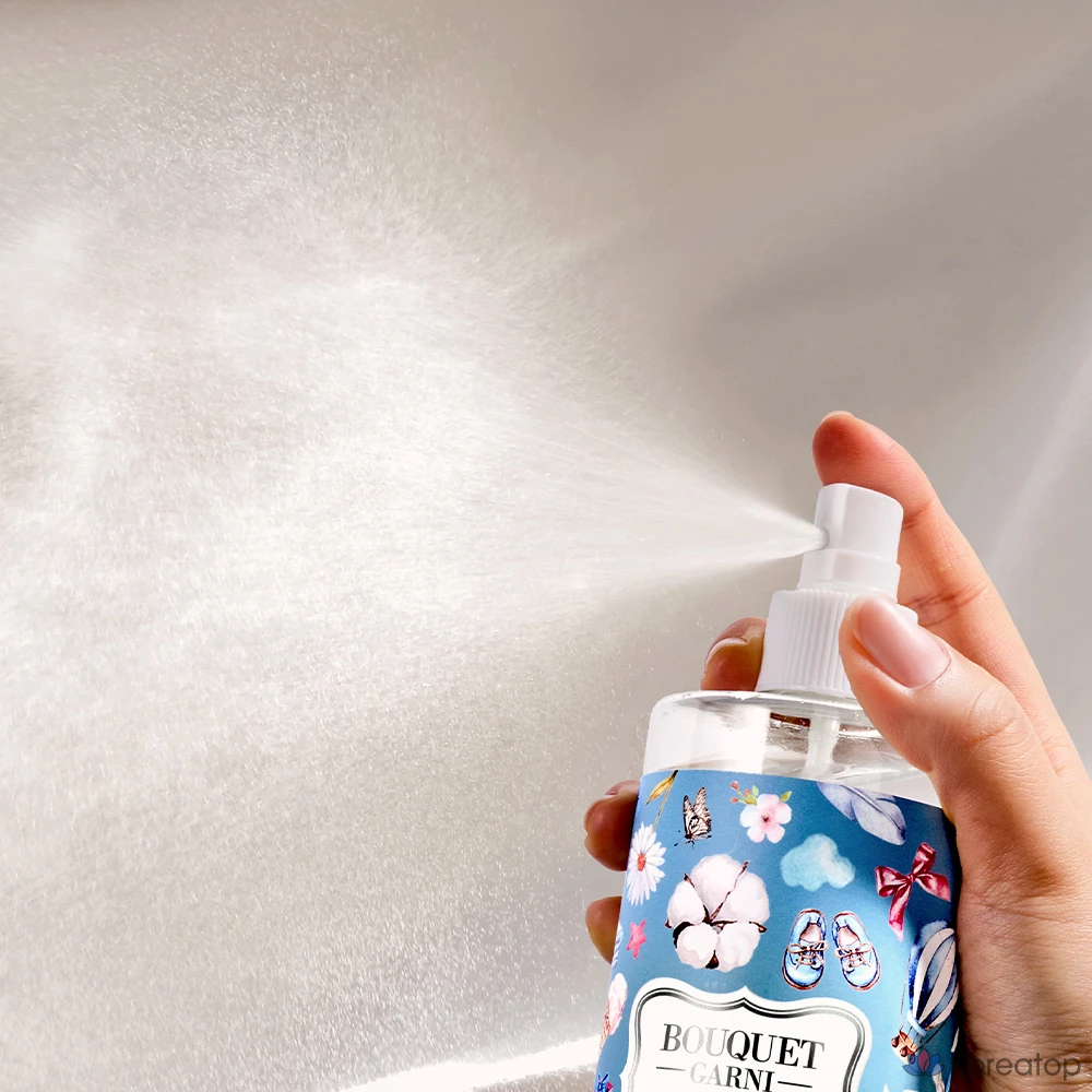 Парфюмированный спрей для белья Bouquet Garni Deep Perfume Fabric Perfume, оттенок Baby Powder, 500 мл, 1 шт.