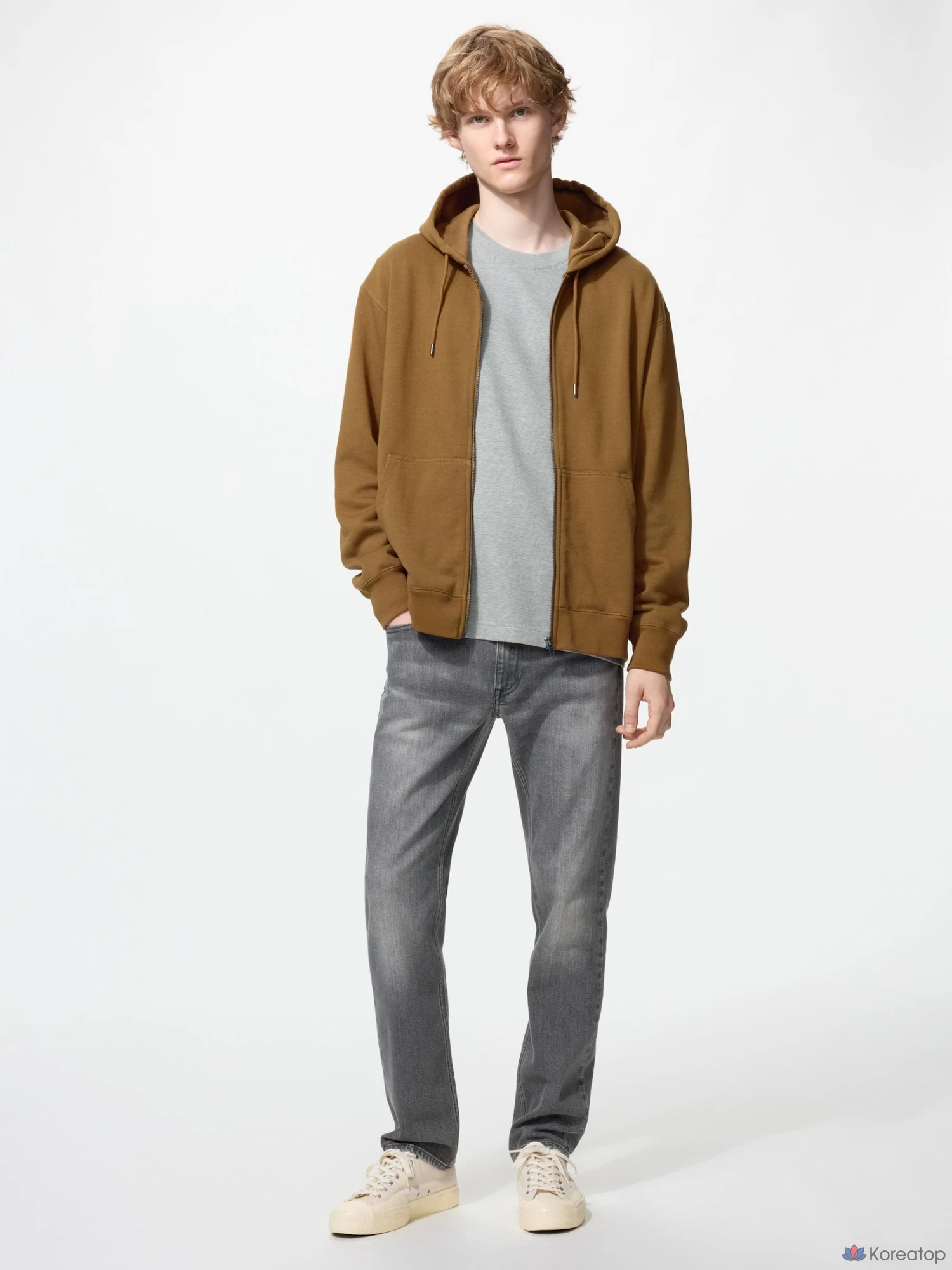 Джинсы Uniqlo Slim Straight