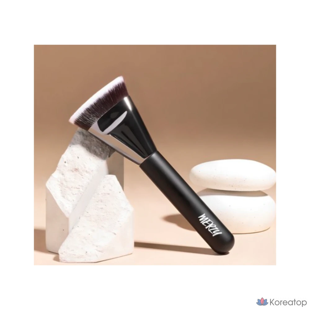 Кисть для тональной основы MERZY the Airy Fitting Foundation Brush, черная, 1 шт.