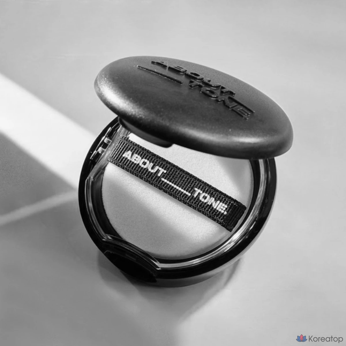Пудра-прессовка About Tone Blur Powder Pact, оттенок 01 Fair, 9 г, 1 шт., фото 5