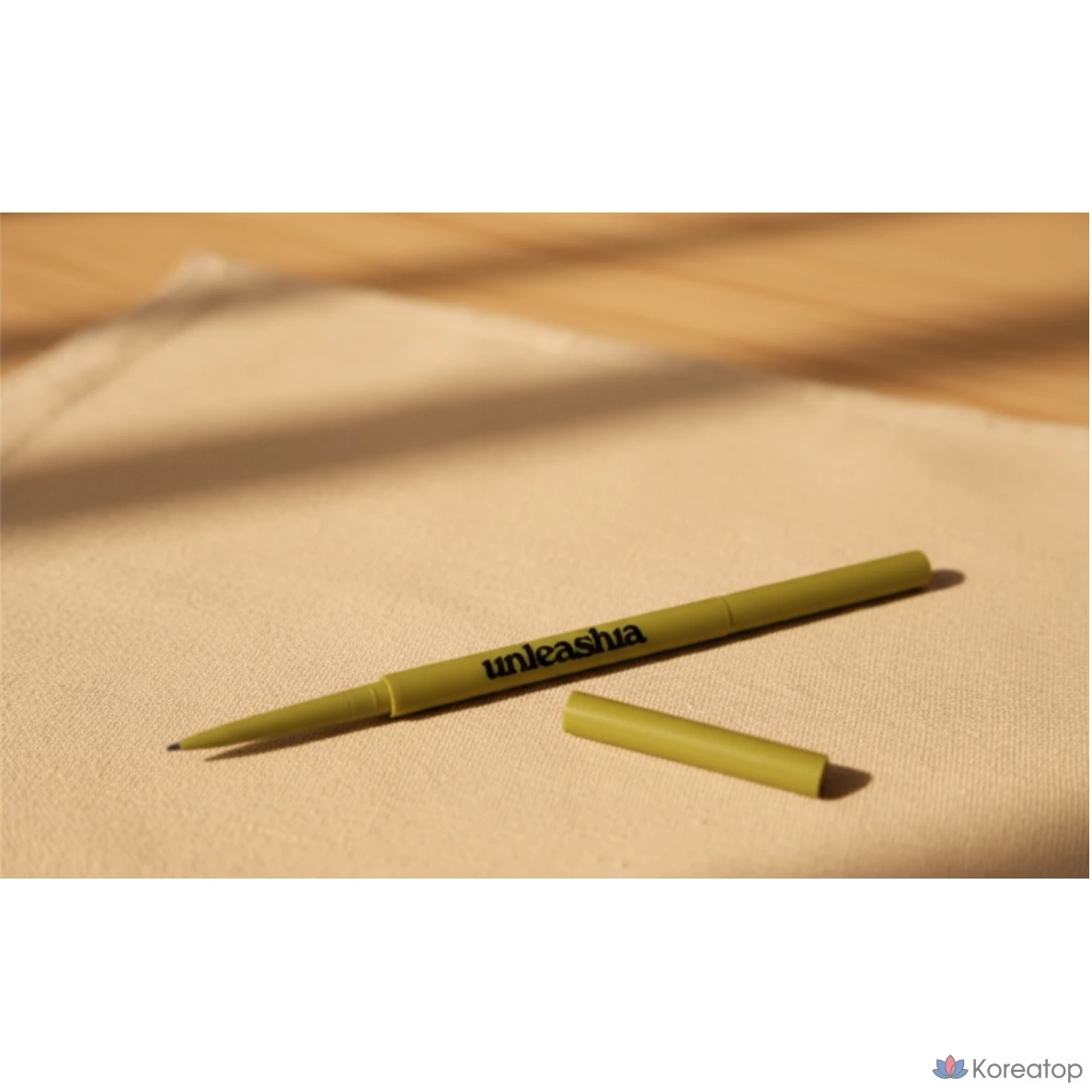 Карандаш для бровей Unleashia Shaper Defining Eyebrow Pencil, 1 шт., цвет 01, овсяно-коричневый.