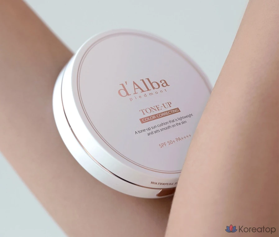 Солнцезащитный крем D'alba Waterful Tone-Up Sun Cushion 15 г + набор сменных блоков SPF50+ PA++++, 1 шт.