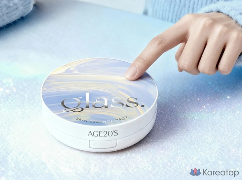 Компактная пудра AGE 20S Holiday Edition Glass Skin Essence Pact Perfect, оттенок 21 Neutral Ivory, 12.5 г + 12.5 г, 1 шт.
