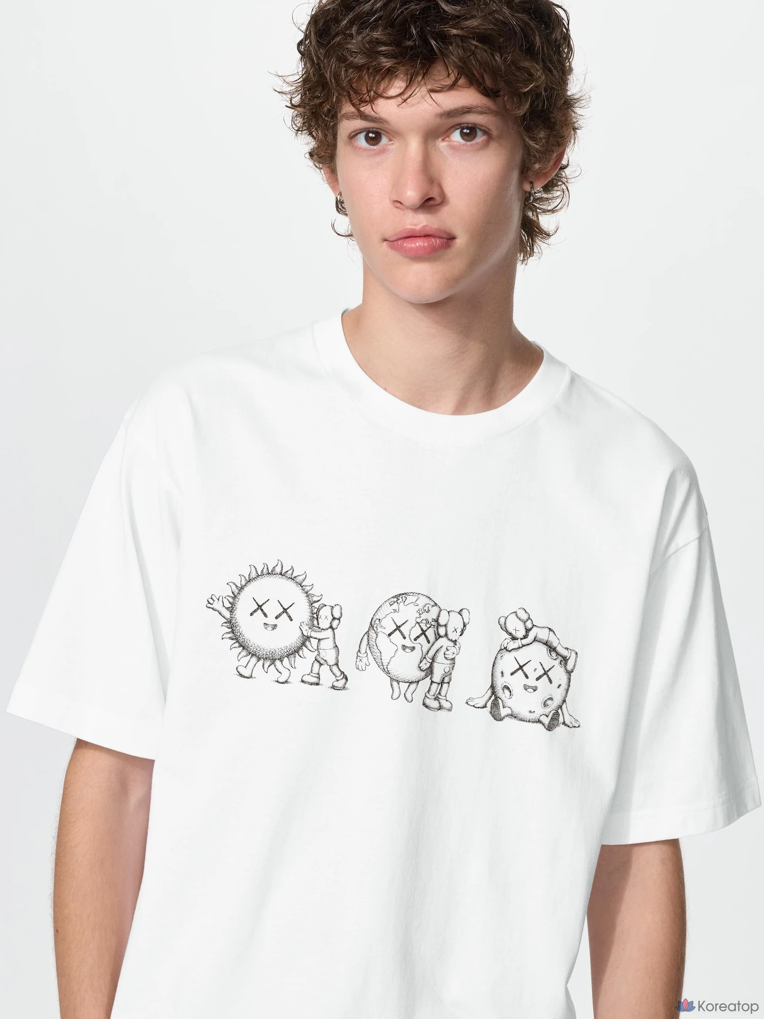 Футболка Uniqlo KAWS Universe UT Graphic T D
