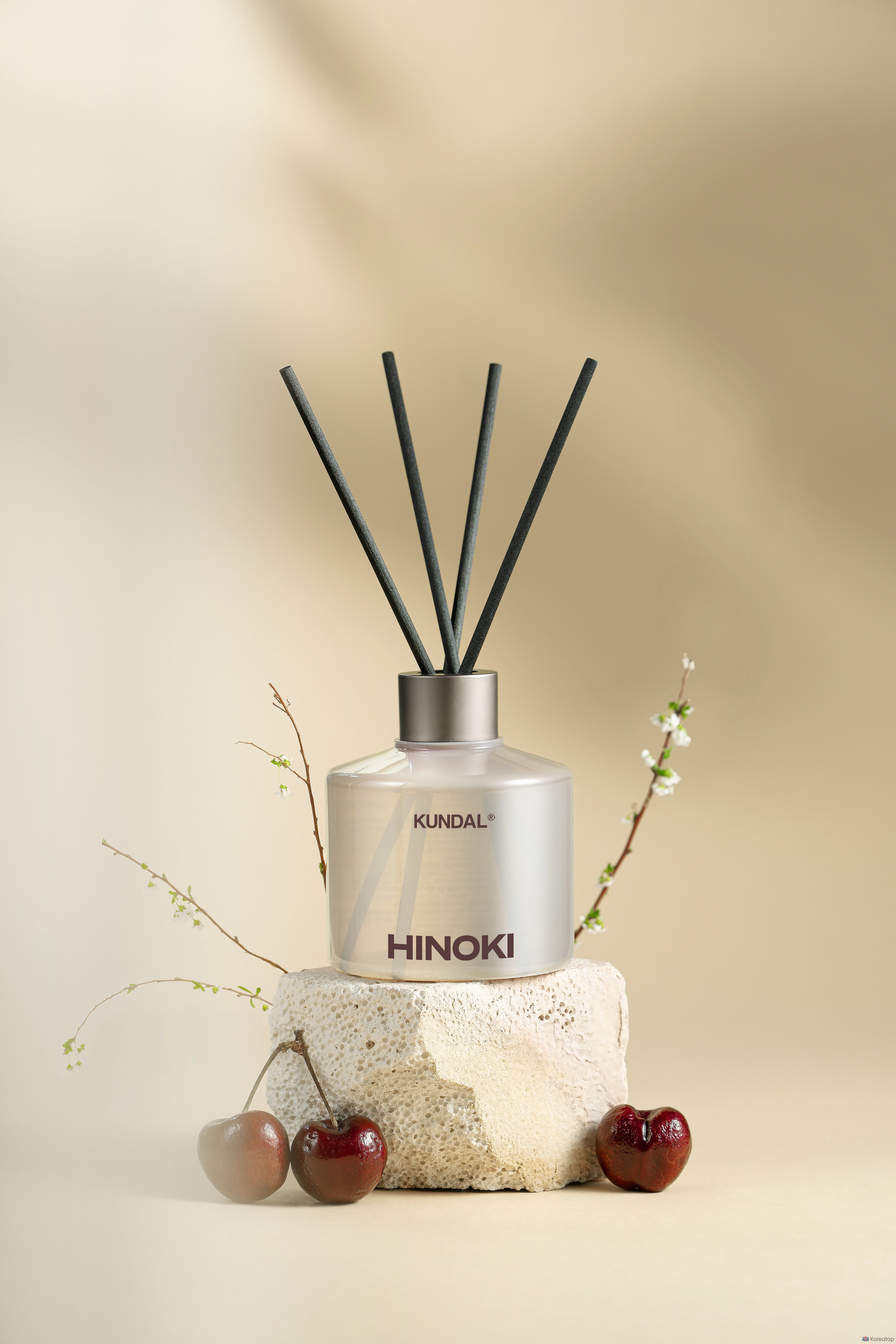 Набор Kundal: диффузор для духов + фибровые палочки, цвет хиноки, 200 мл, 1 комплект.