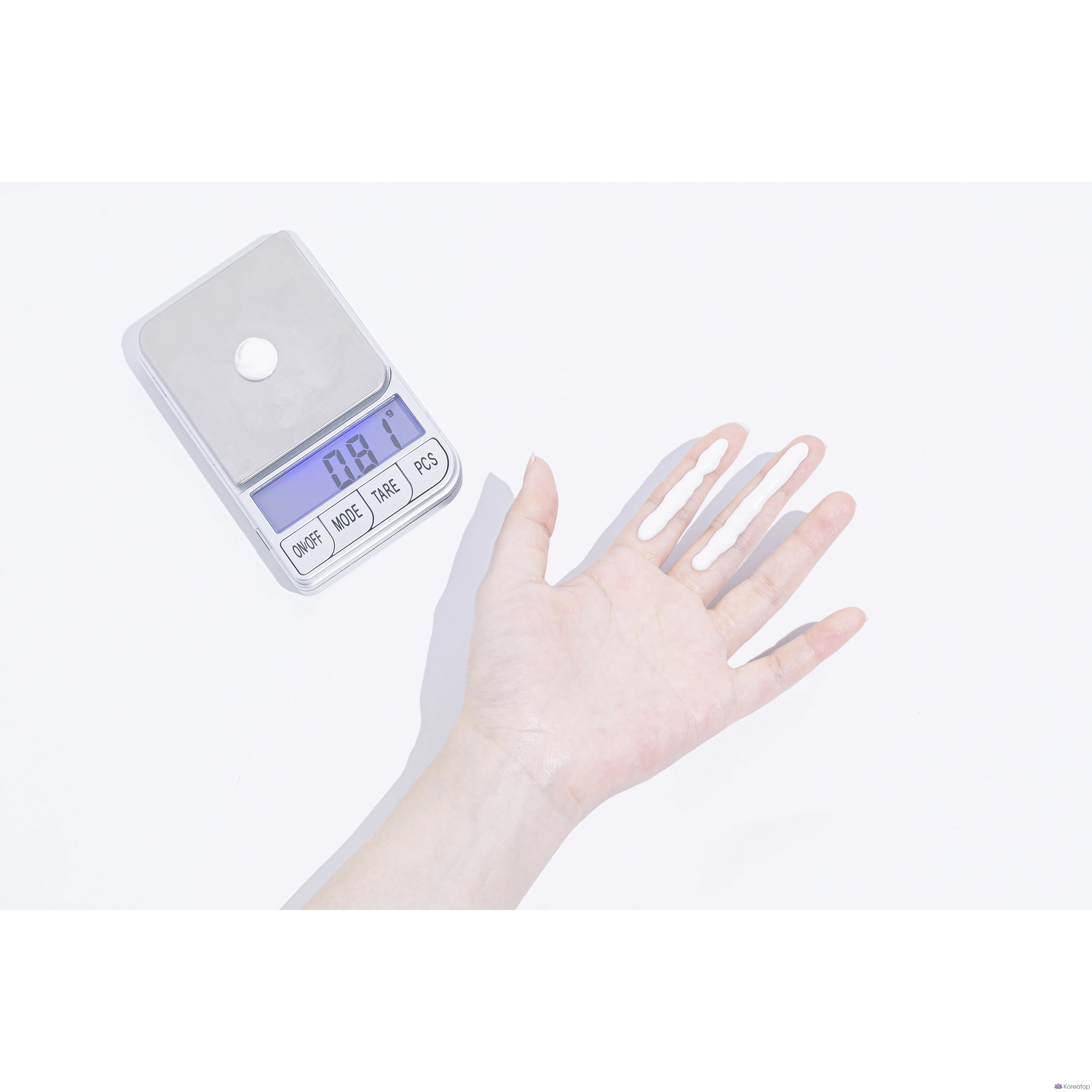 Увлажняющая солнцезащитная сыворотка Benton Cica, солнцезащитный крем SPF50+ PA++++, 50 мл, 1 шт.