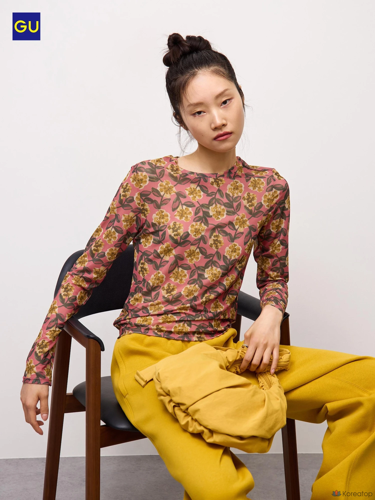 Лонгслив Uniqlo Sheer Flower Print T-Shirt