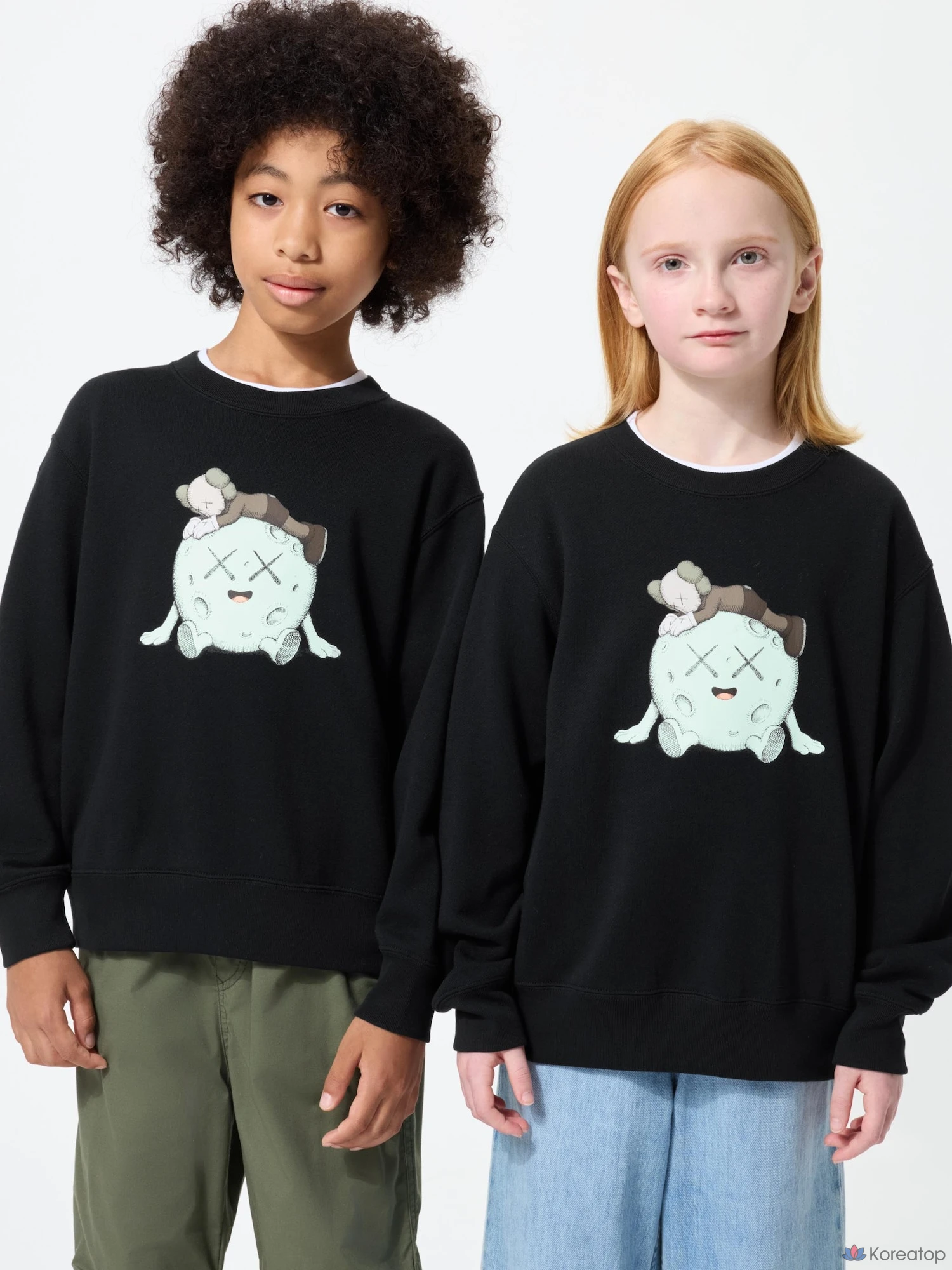 Свитшот детский Uniqlo KAWS UNIVERSE A