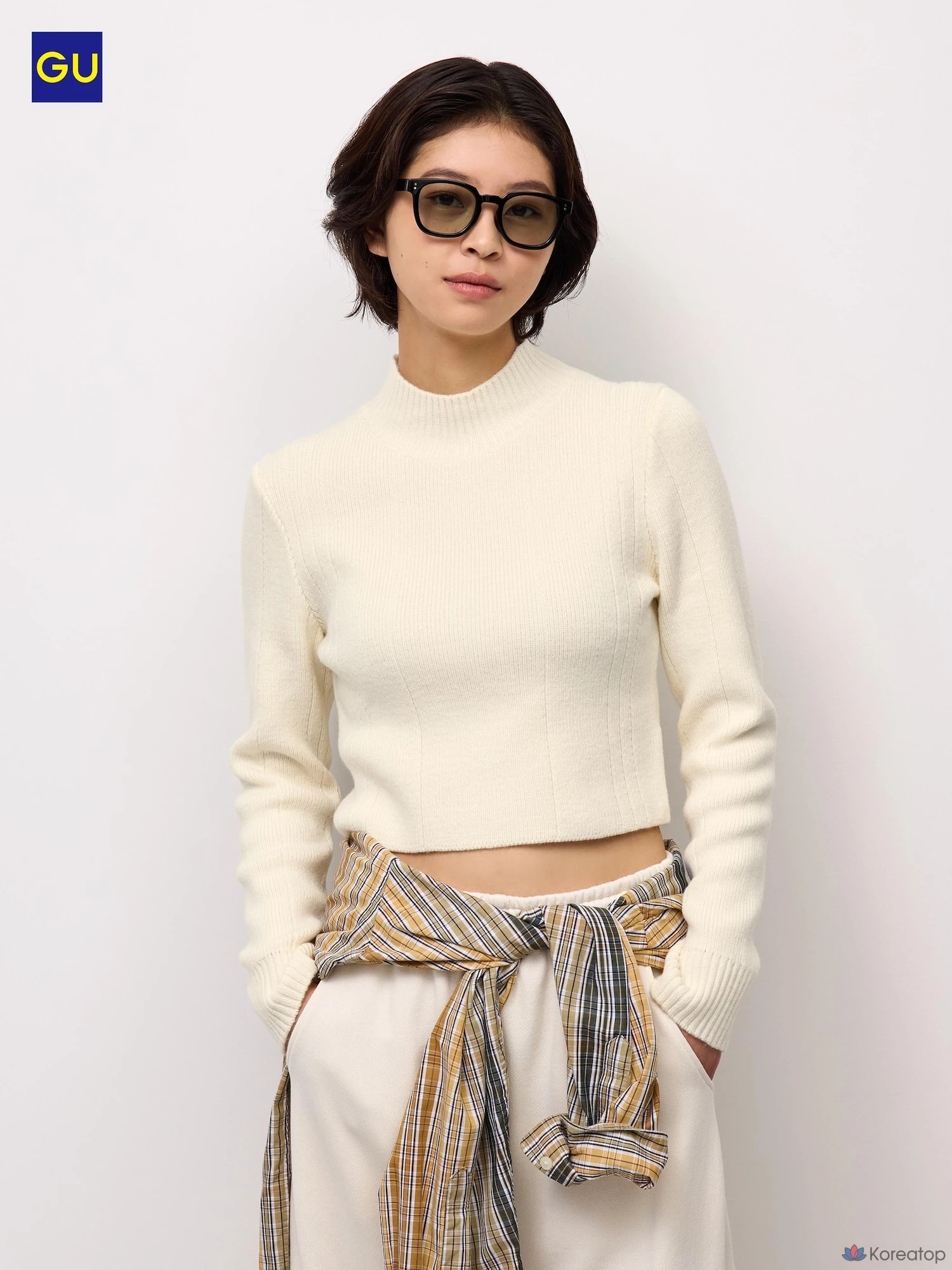 Свитер Uniqlo High Neck.