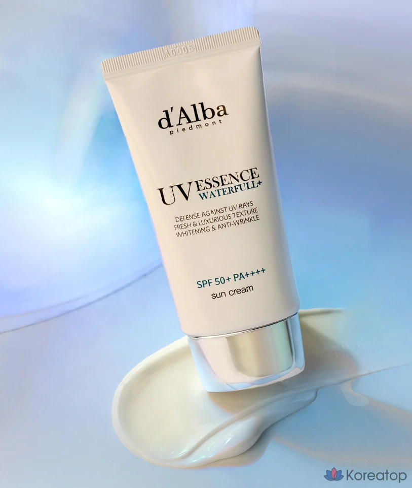 Набор из 2 флаконов: солнцезащитный крем D'alba Waterful Essence SPF50+ PA++++ 50 мл и балансирующий веганский гель для умывания 3 мл (1 шт.)