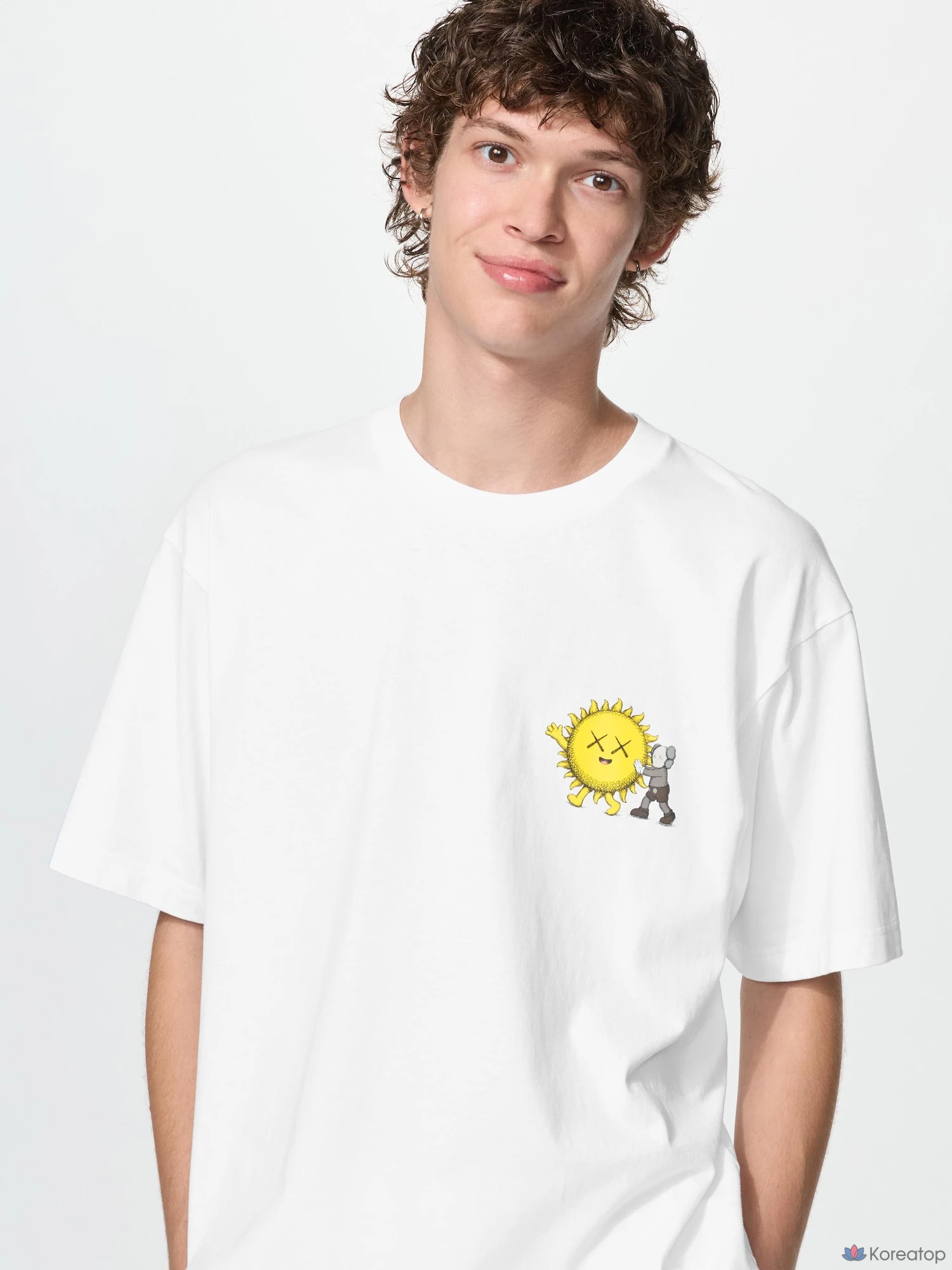Футболка Uniqlo KAWS Universe UT Graphic T-Shirt, черный