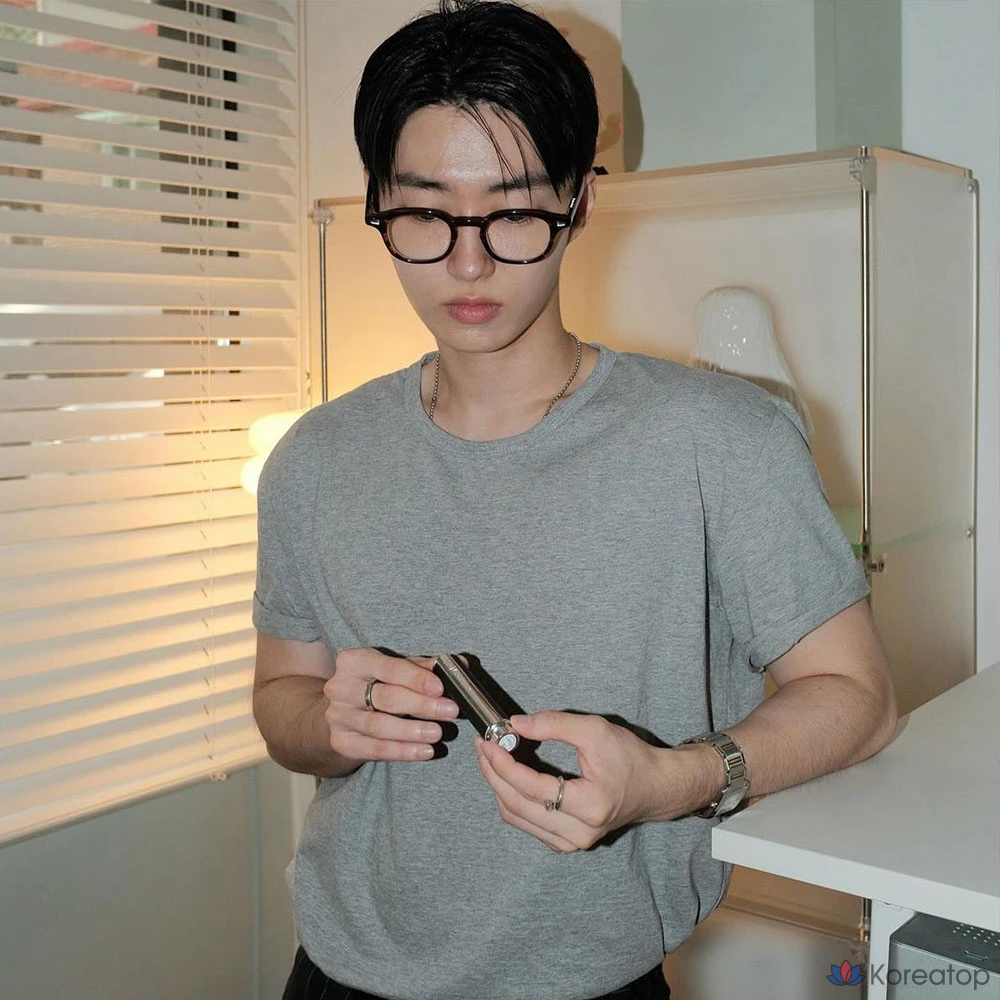 Бальзам для губ YNM Men's Vita Vitality, черный матовый кожаный, 1 шт.