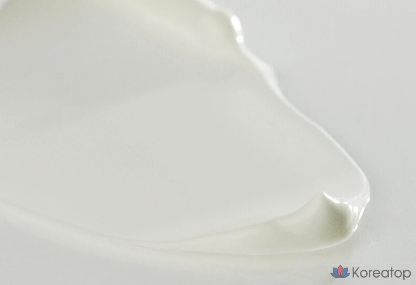 Набор из 2 флаконов: солнцезащитный крем D'alba Waterful Essence SPF50+ PA++++ 50 мл и балансирующий веганский гель для умывания 3 мл (1 шт.)