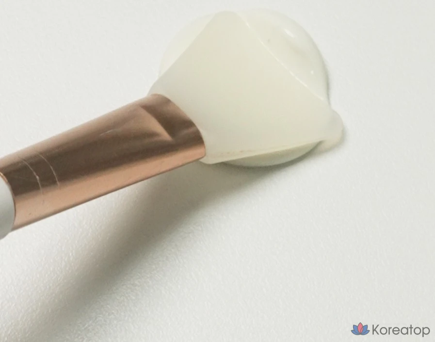 Увлажняющая эссенция-солнцезащитный крем D'alba Super Moisture Essence SPF50+ PA++++, 1 шт.