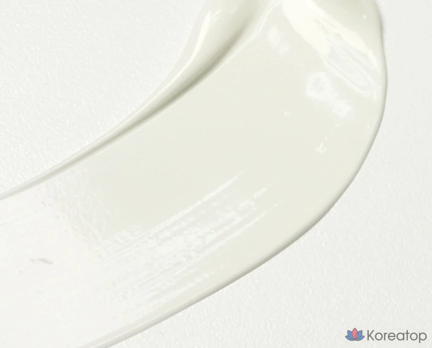 Увлажняющая эссенция-солнцезащитный крем D'alba Super Moisture Essence SPF50+ PA++++, 1 шт.