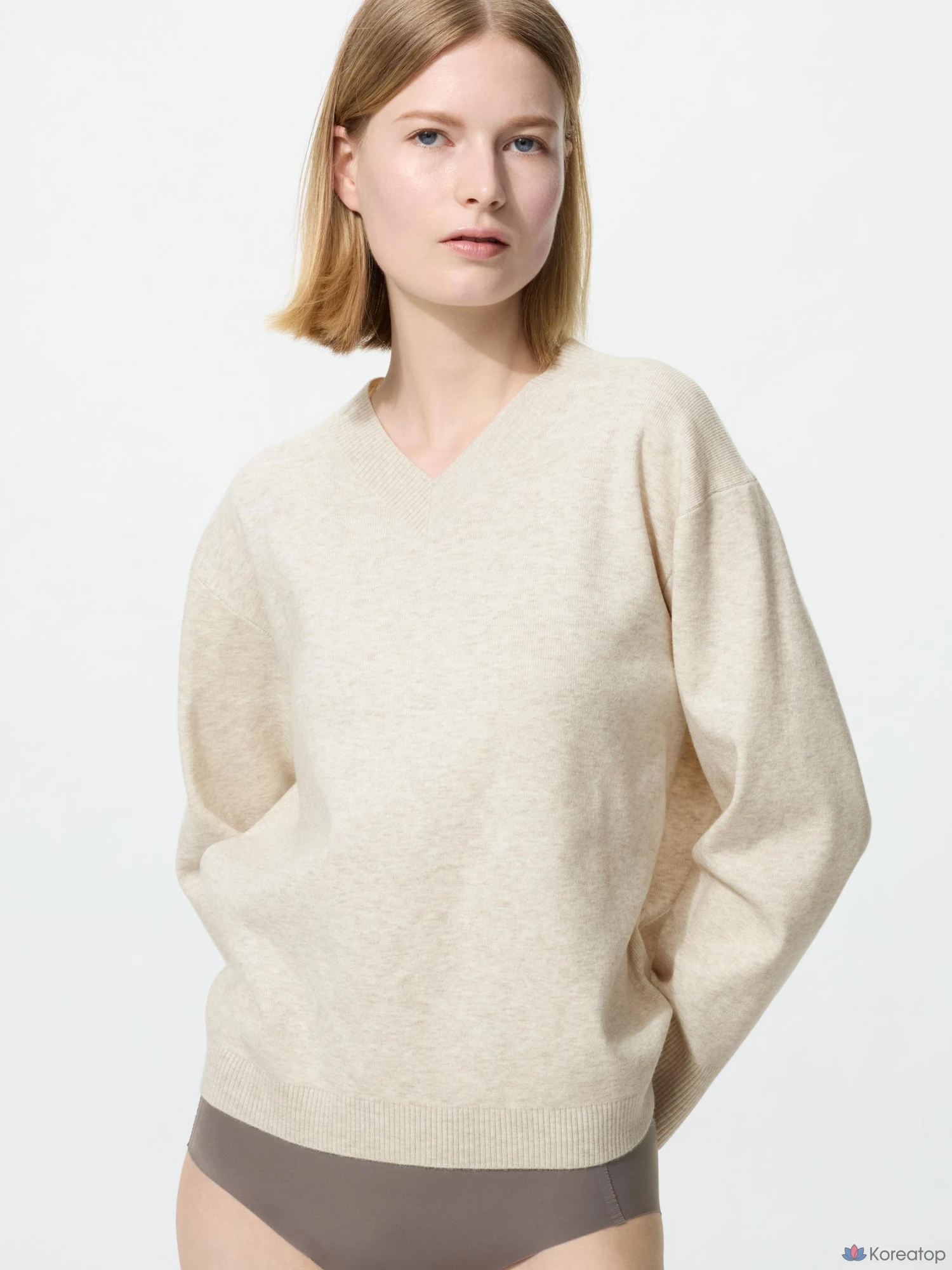 Свитер Uniqlo Washable Knit V-Neck Sweater (Smooth)