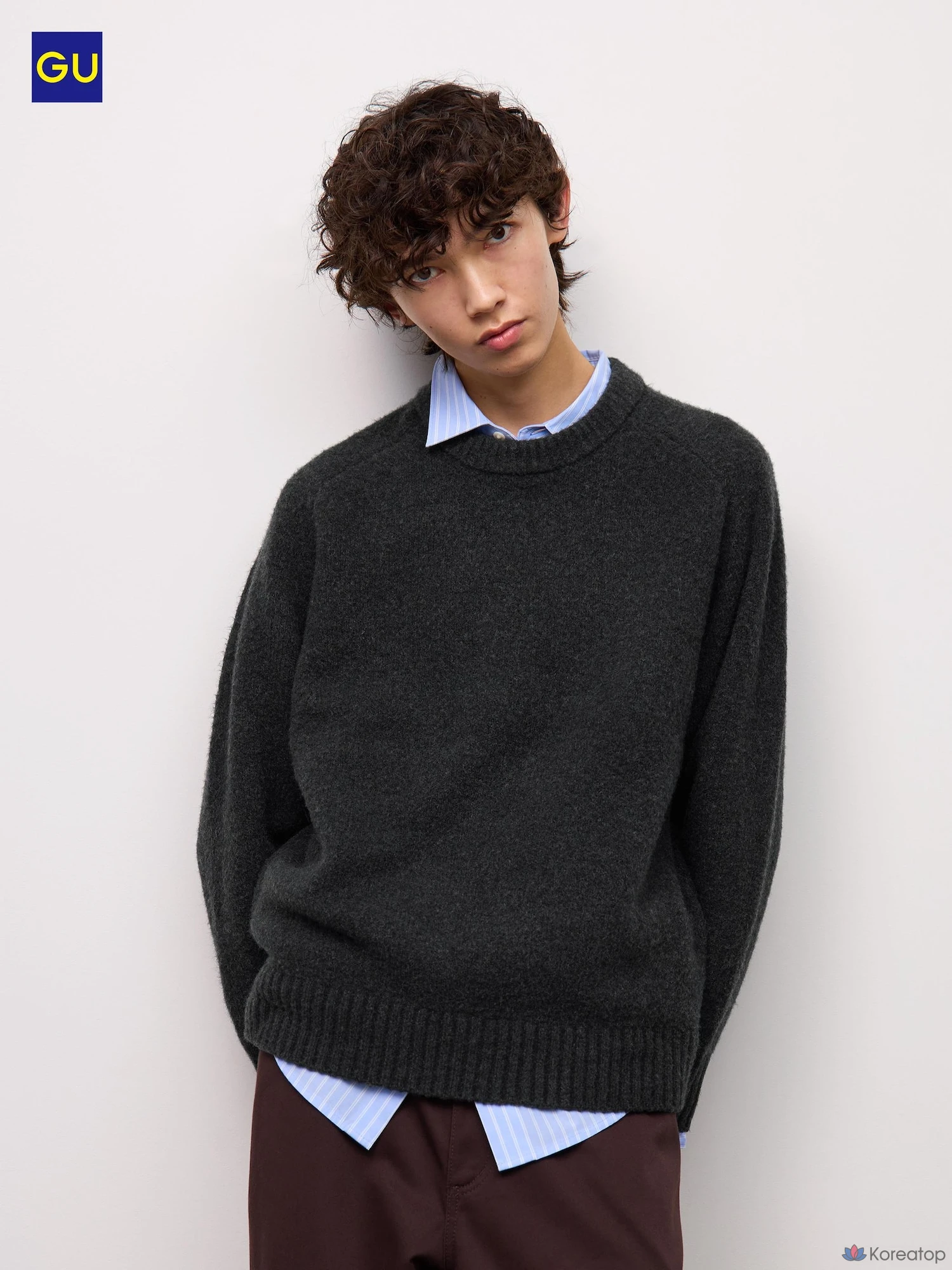 Свитер Uniqlo Puppy Touch Knit Crew Neck Sweater.