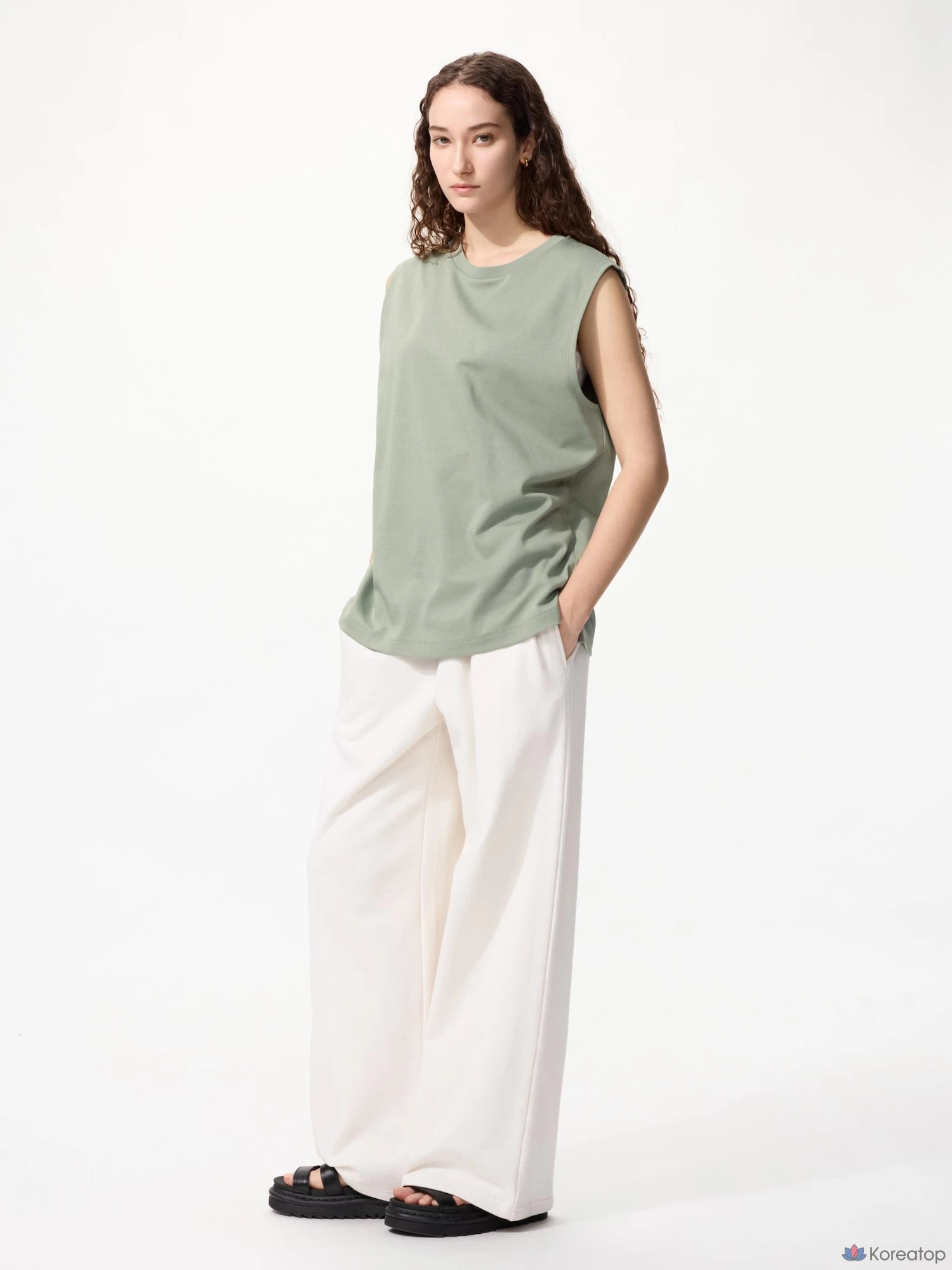 Майка Uniqlo AIRism Cotton Sleeveless T-Shirt