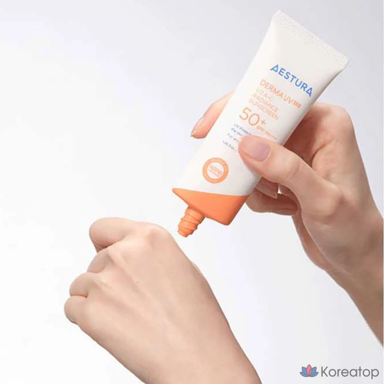Солнцезащитный крем Estura Derma UV365 Vita C Radiant Moisture Sunscreen SPF50+ PA++++, 40 мл, 1 шт.