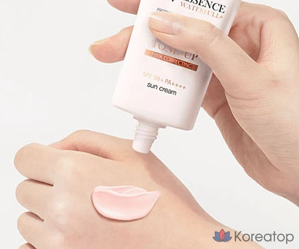 Набор из 2 флаконов солнцезащитного крема D'alba Waterful Tone-Up Sunscreen SPF50+ PA++++ 50 мл и балансирующего веганского геля для умывания 15 мл (1 шт.)