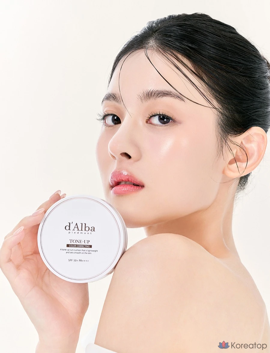 Солнцезащитный крем D'alba Waterful Tone-Up Sun Cushion 15 г + набор сменных блоков SPF50+ PA++++, 1 шт.