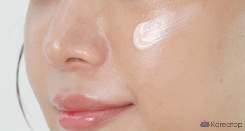 Набор из 2 флаконов солнцезащитного крема D'alba Waterful Tone-Up Sunscreen SPF50+ PA++++ 50 мл и балансирующего веганского геля для умывания 15 мл (1 шт.)