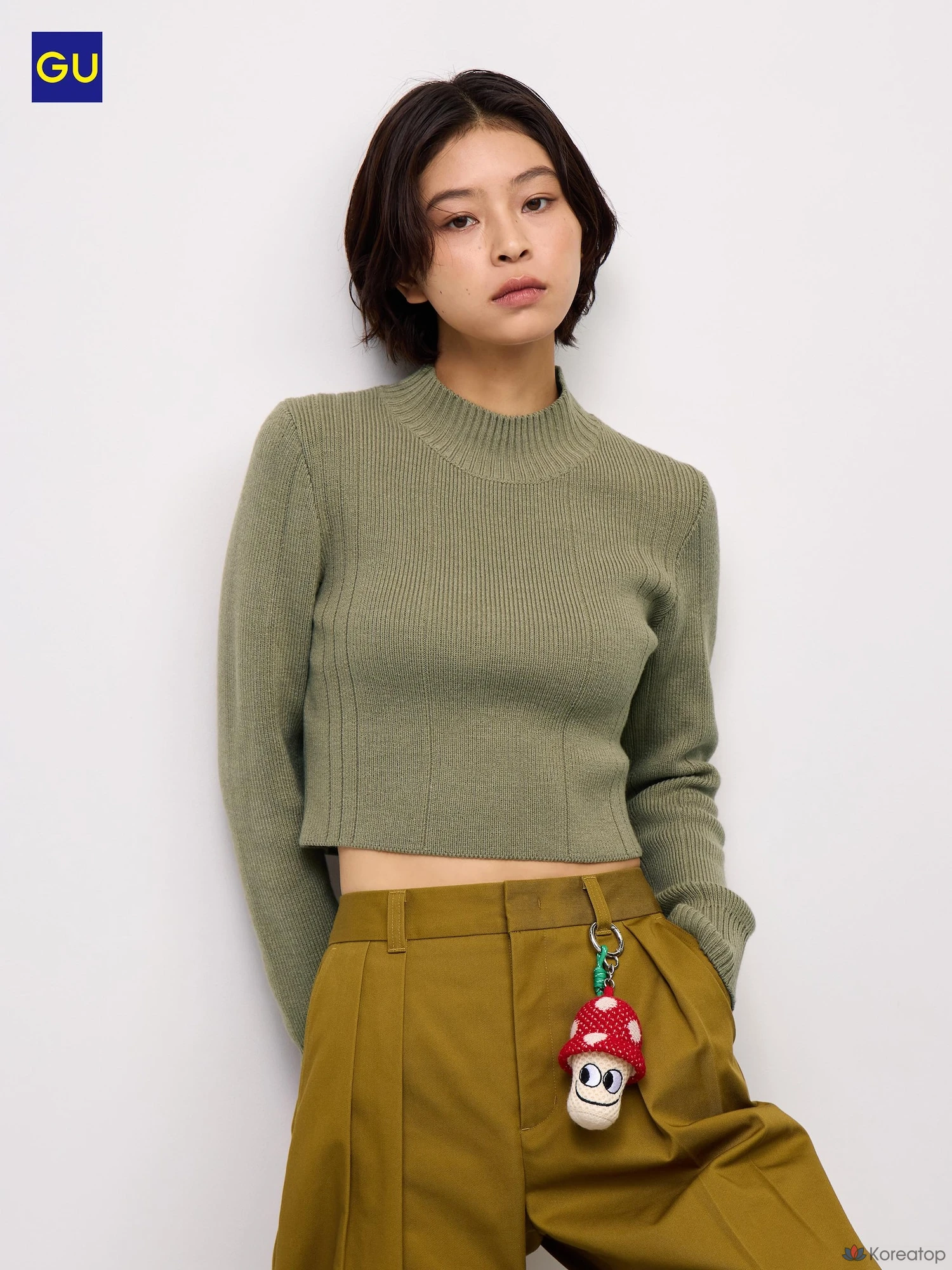 Свитер Uniqlo High Neck.