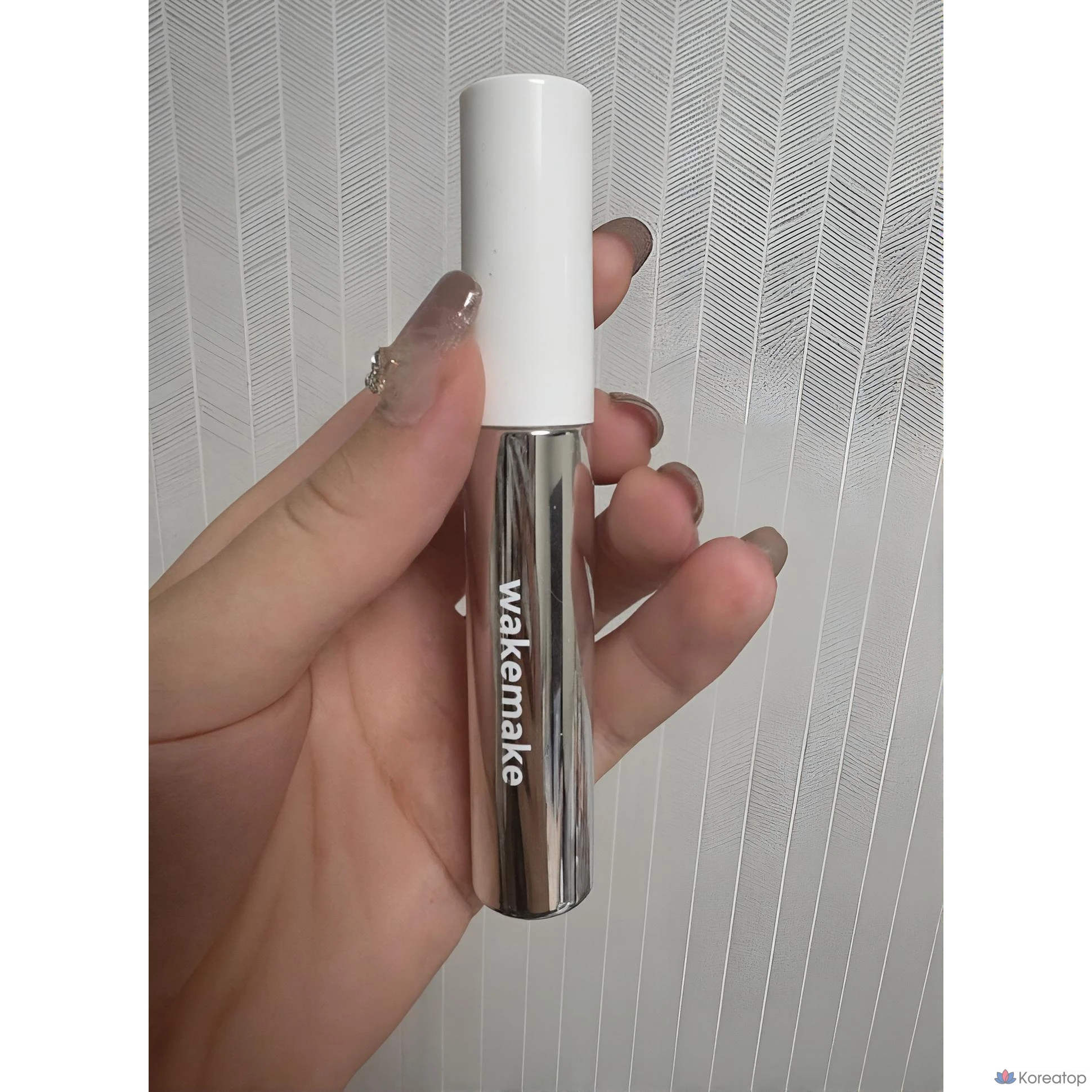 Сыворотка для ресниц WAKEMAKE Strong Volume Lash Ampoule, 7.5 г, 1 шт.