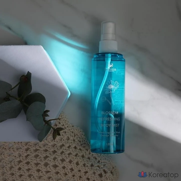 Освежающий спрей для тела «Цветущая погония» с ароматом немецкого дерева. Нелипкая увлажняющая текстура, улучшает состояние кожи спины при угревой сыпи, устраняет неприятный запах тела. 120 мл, 1 шт.