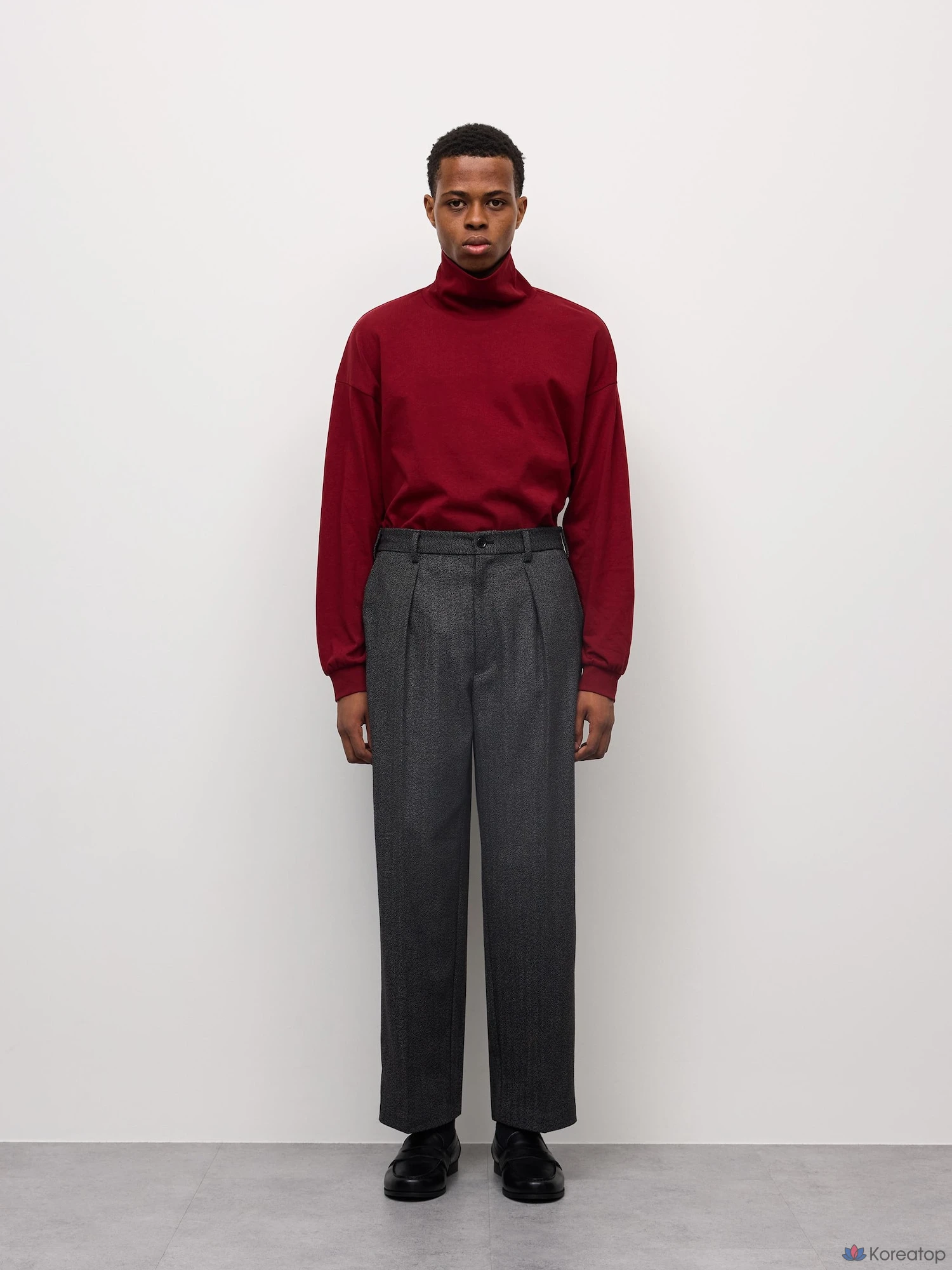 Брюки Uniqlo Tuck Tapered Pants (Pattern)