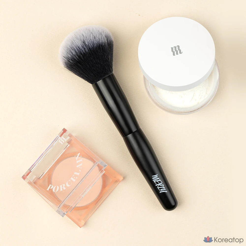Кисть для пудры MERZY Powder Brush, 1 шт., разные цвета.