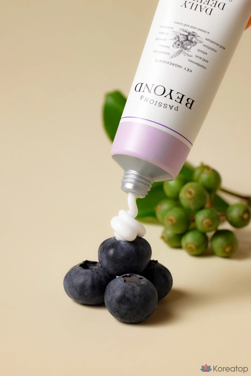 Крем для рук BEYOND Classic Hand Cream Daily Defense, аромат Fresh Berry Musk, 30 мл, 1 шт.