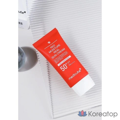Солнцезащитный крем Medicube Red Moisture Real 50 мл (SPF50+ PA++++)