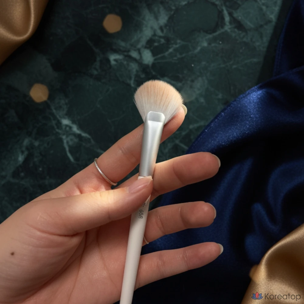 Кисть для макияжа Fillimilli Point Blusher Brush 885, 1 шт.