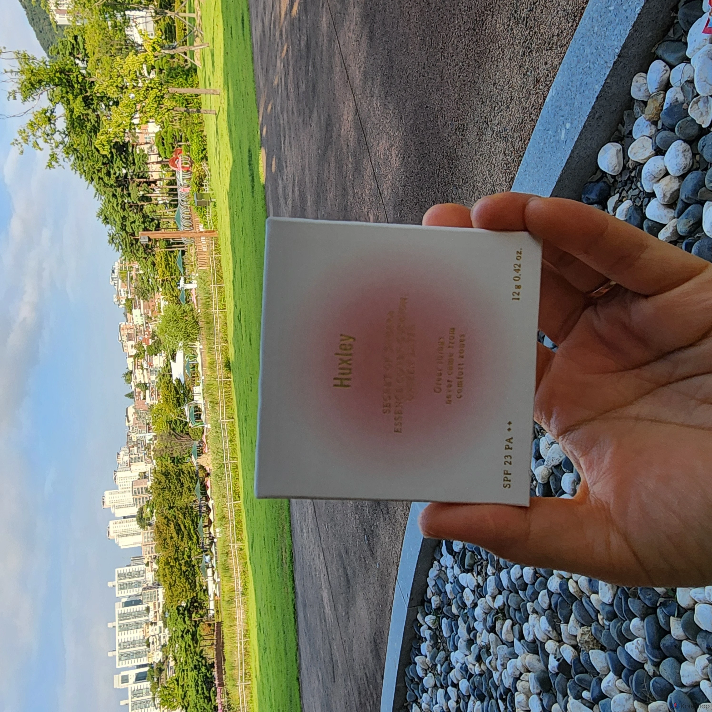 Сменный блок для тонального крема Huxley Cushion Essence Cover Moisturizing Glowing Skin Unseen Desert Peach, цвет «Пустынный персик», 1 шт., фото 3