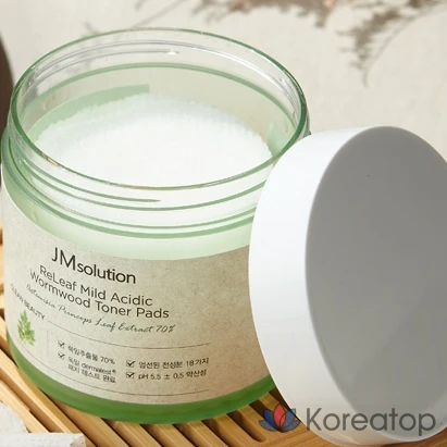 Тонизирующие подушечки JM Solution Relief с мягкой кислотностью и экстрактом полыни, 140 мл, 70 листов, 1 упаковка.