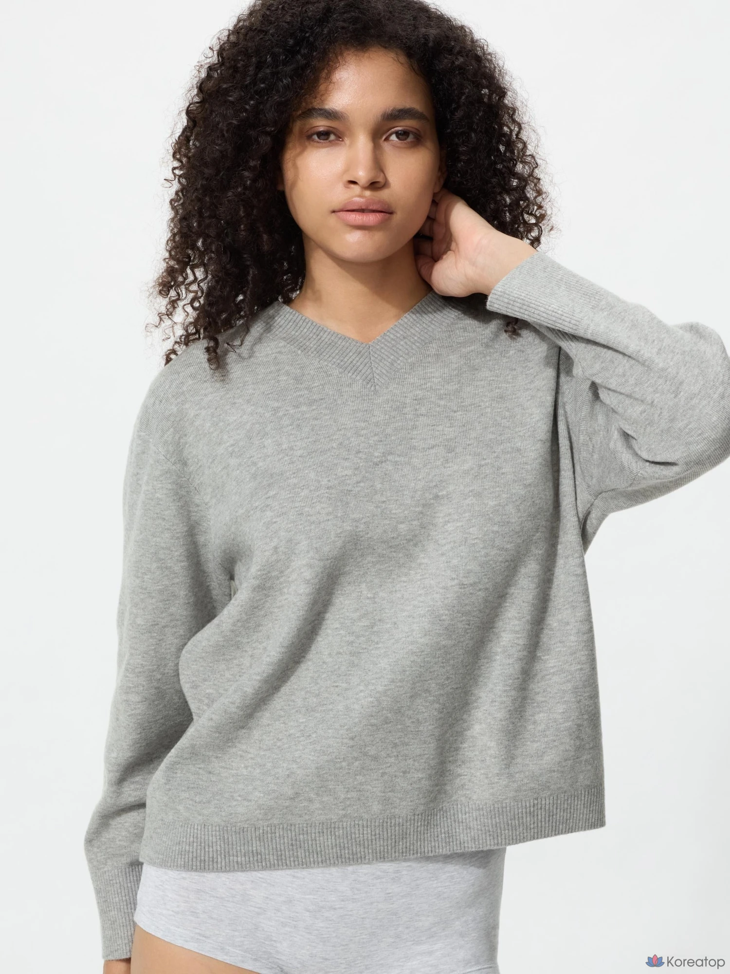 Свитер Uniqlo Washable Knit V-Neck Sweater (Smooth)