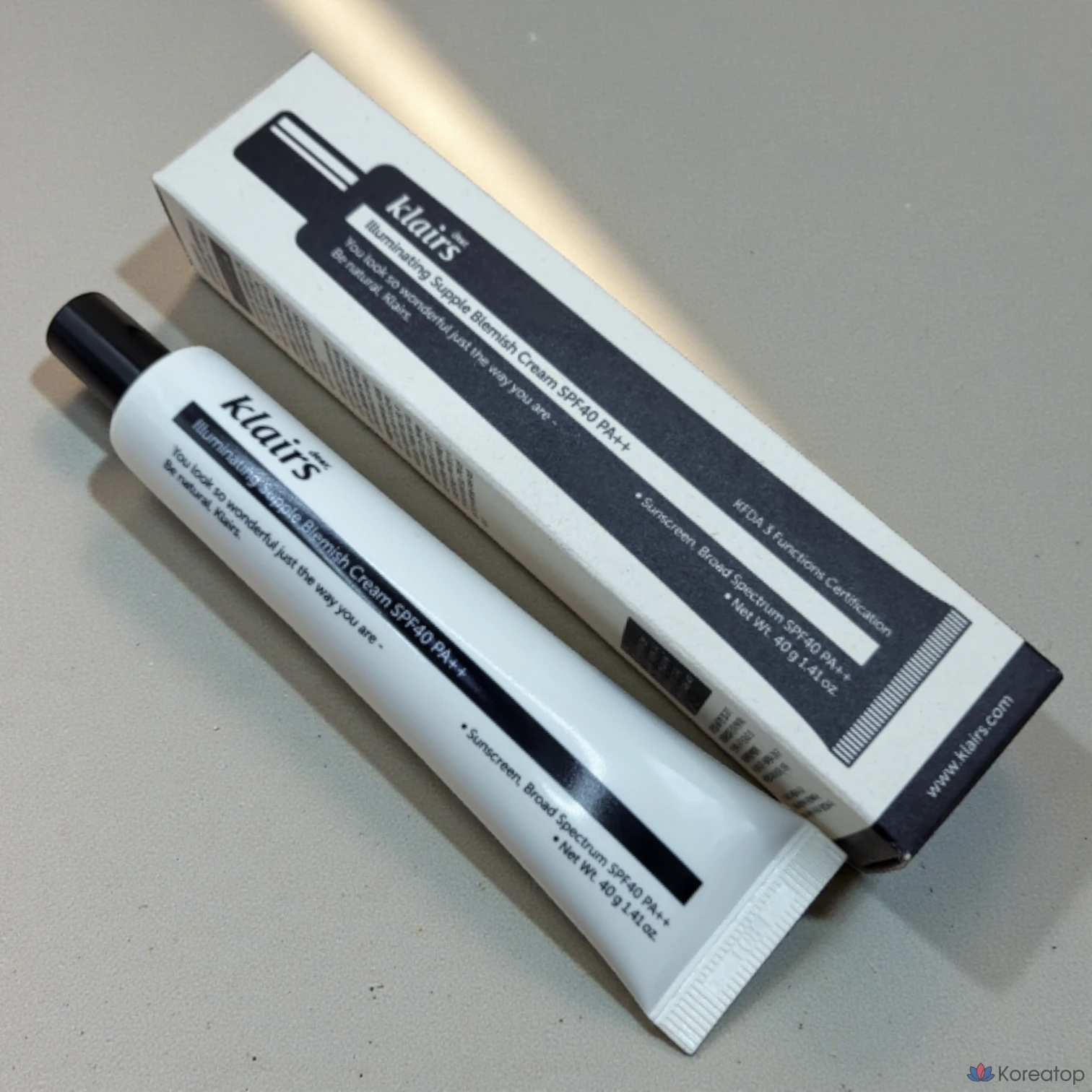 Klairs Illuminating Supple Blemish Cream 40 мл. Защита от УФ-излучения, отбеливание и уменьшение морщин. Низкое раздражение. Естественный тон. Маскировка пор. Нежный блеск кожи. Чистое покрытие. Плотно прилегающая основа. Не образует комочков. Не отклеивается. 1 шт.