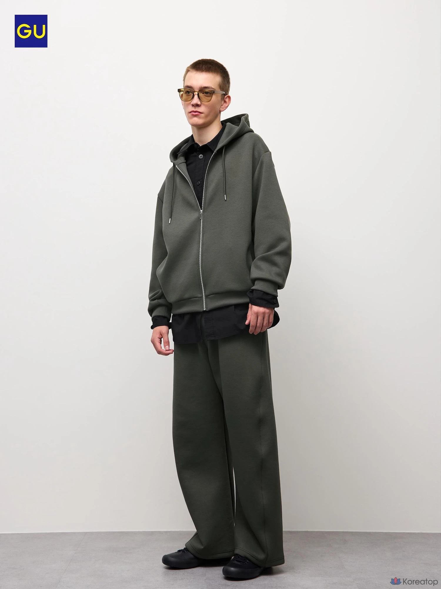 Брюки Uniqlo Smooth Sweat Barrel Leg Pants