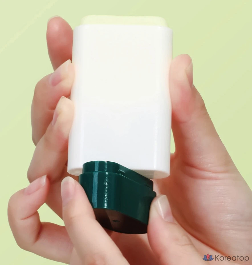 Успокаивающий солнцезащитный стик Round Lab Pine с центеллой азиатской, SPF50+ PA++++, 19 г, 1 шт.