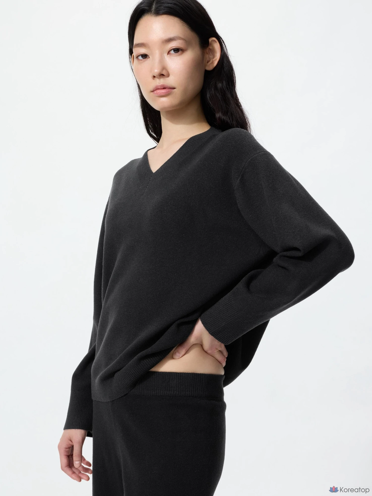 Свитер Uniqlo Washable Knit V-Neck Sweater (Smooth)