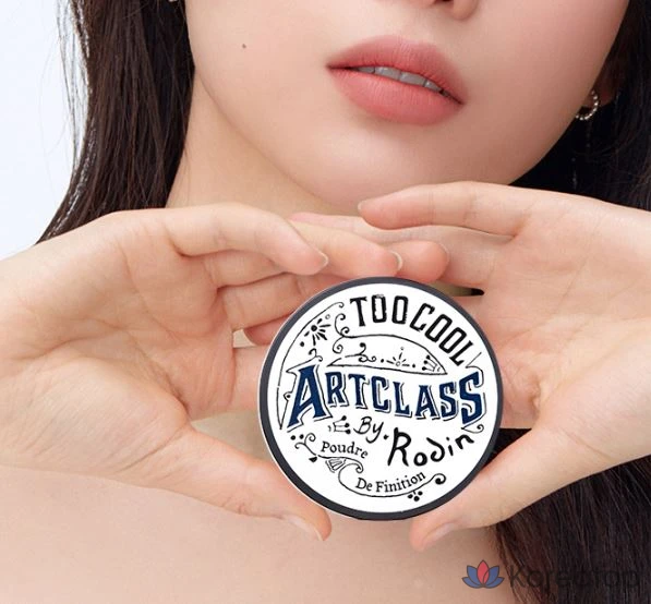 Набор для фиксации макияжа Too cool for school от Rodin Finish Setting Pact 4 г + портативная кисть для контуринга, разные цвета, 1 шт., фото 3