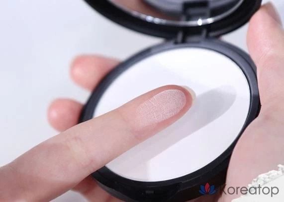 Набор для фиксации макияжа Too cool for school от Rodin Finish Setting Pact 4 г + портативная кисть для контуринга, разные цвета, 1 шт., фото 5