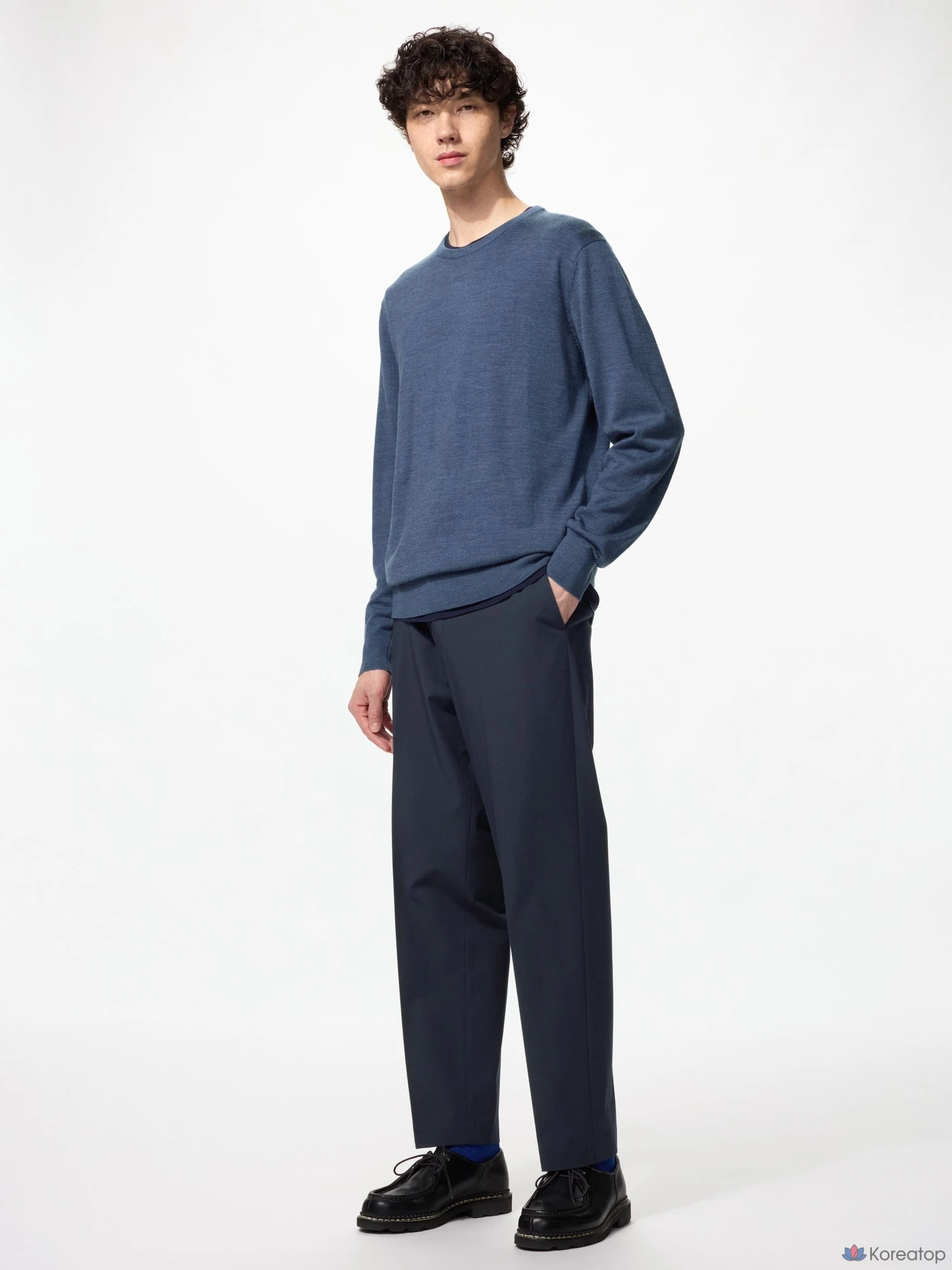 Свитер Uniqlo Merino Crew Neck Sweater
