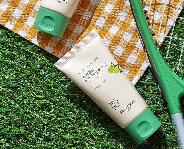 Солнцезащитный крем Skinfood Berry Calming Sun Cream SPF50+ PA++++, 50 мл, 1 шт.