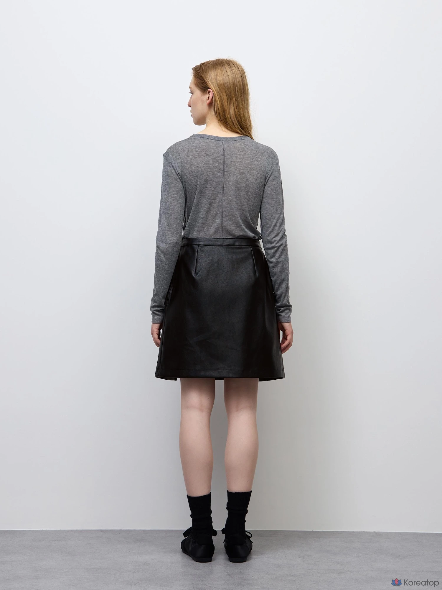Юбка Uniqlo Box Pleated Skirt Faux Leather